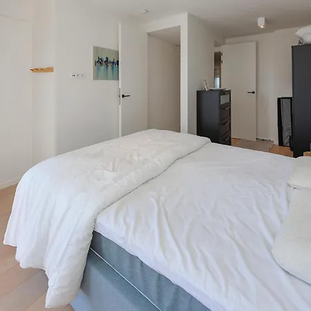 2 Bedroom Gorgeous In Ostende