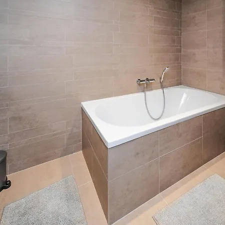 2 Bedroom Gorgeous In Appartement *